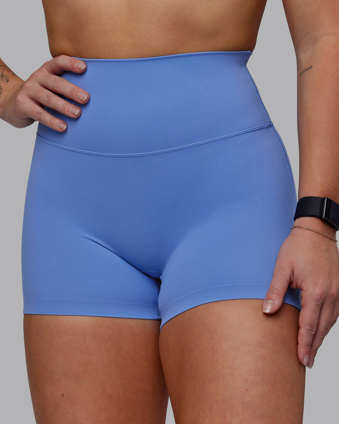 Woman wearing Elixir X-Short Tights - Ultramarine