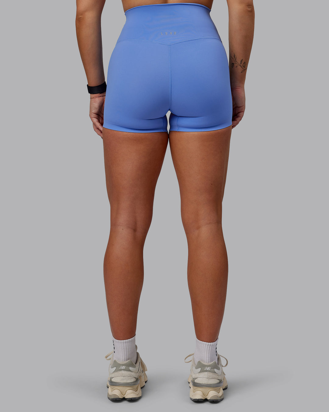 Woman wearing Elixir X-Short Tights - Ultramarine