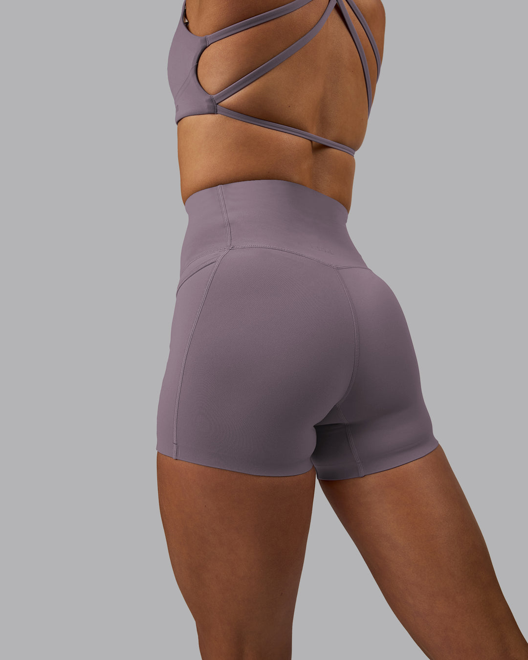 Woman wearing Elixir X-Short Tights With Pockets - Purple Sage