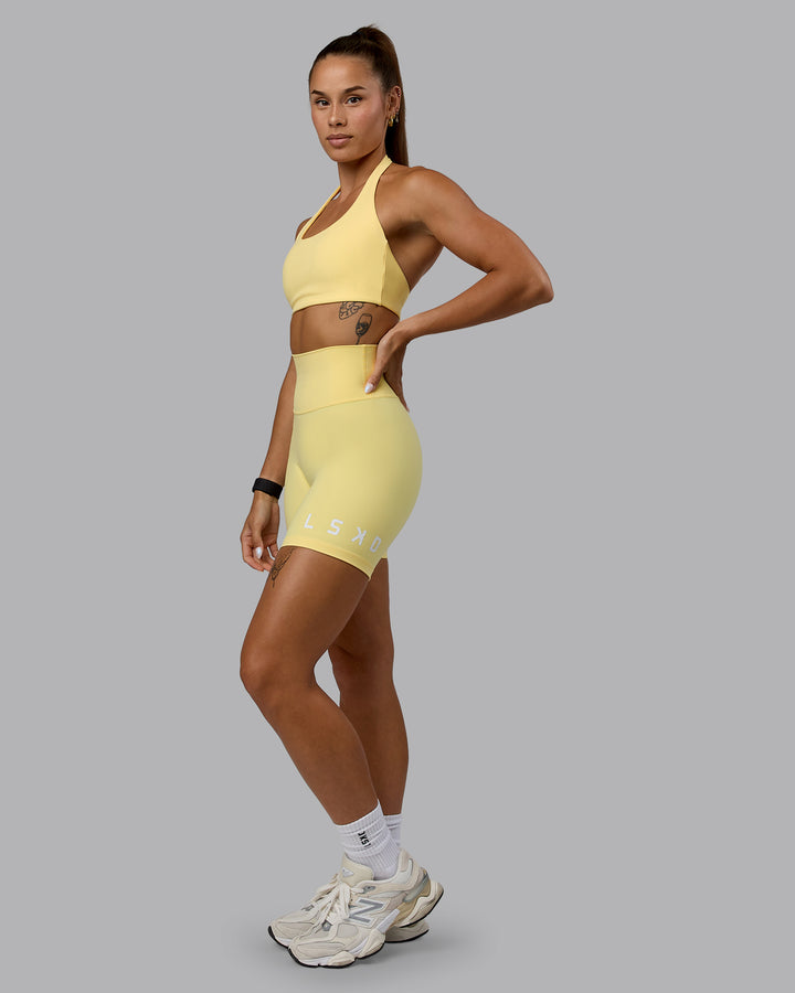 Woman wearing Evolved Mid Short Tights - Lemon-White
