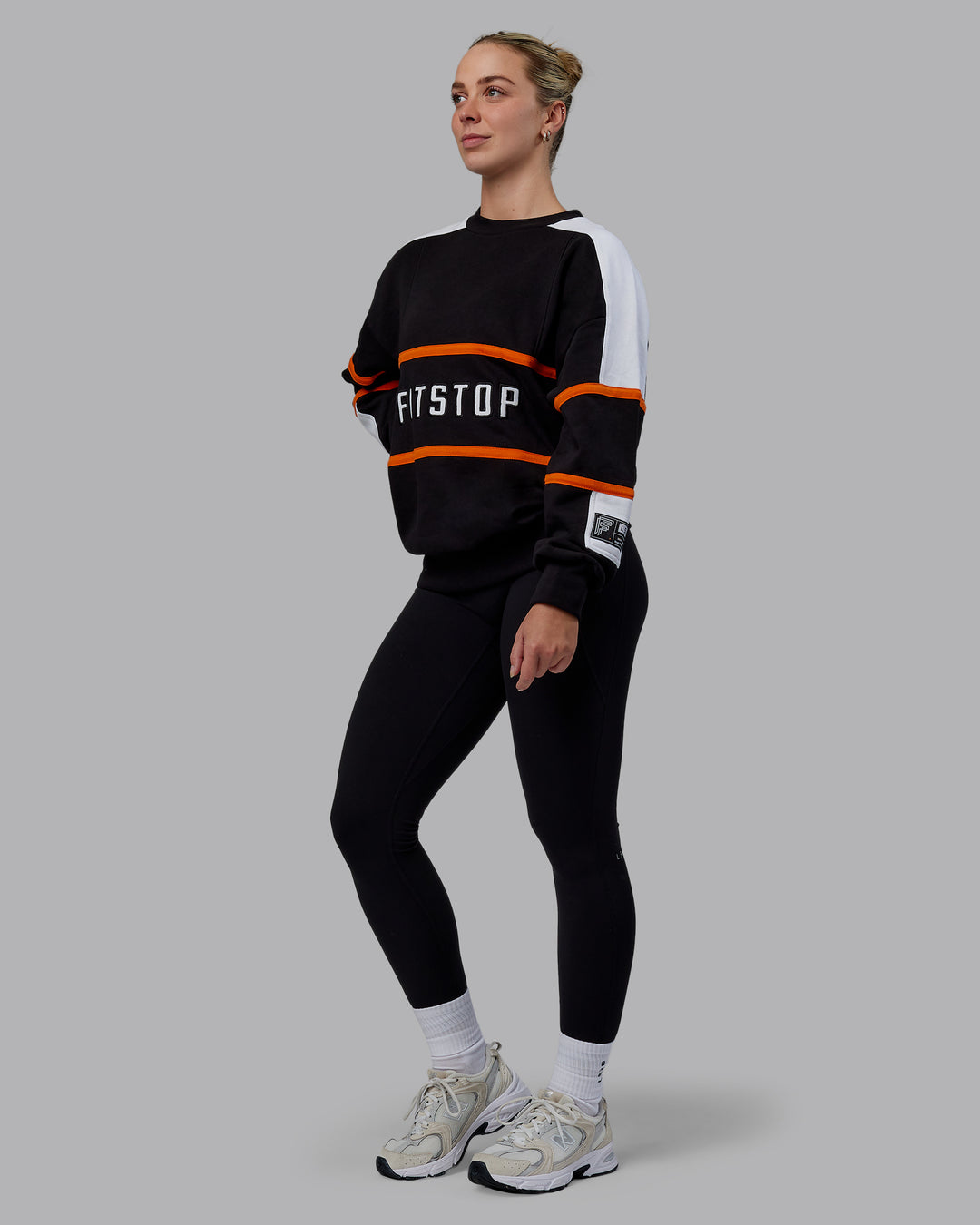 Women Wearing Unisex Fitstop Move More Sweater Oversize - Black-White