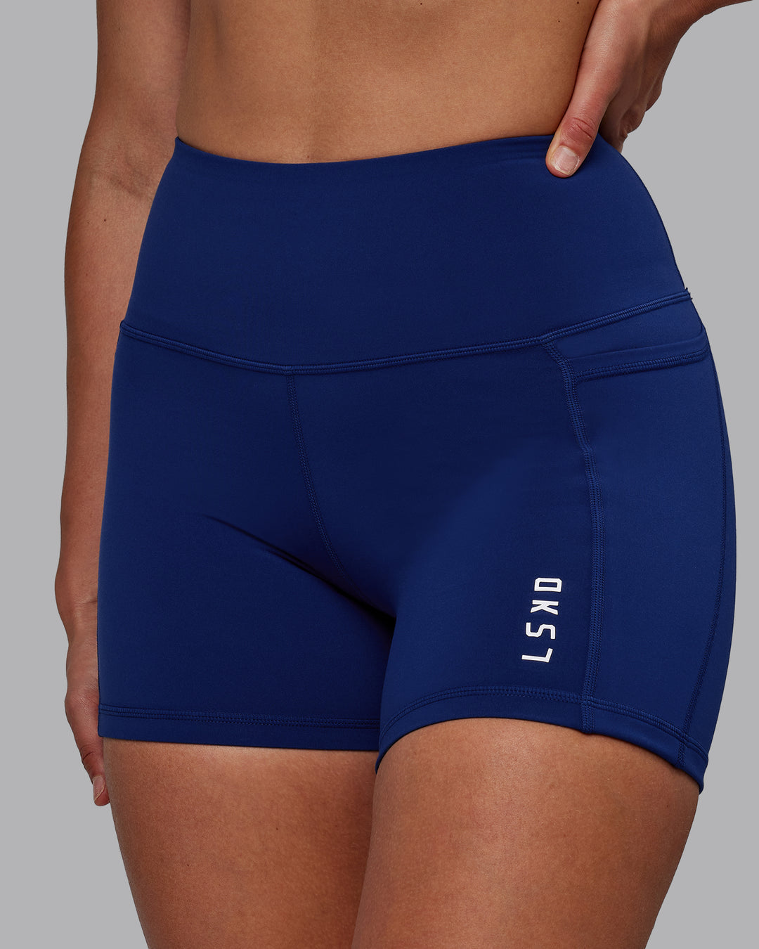 Woman wearing Flux X Short Tights - Midnight Blue