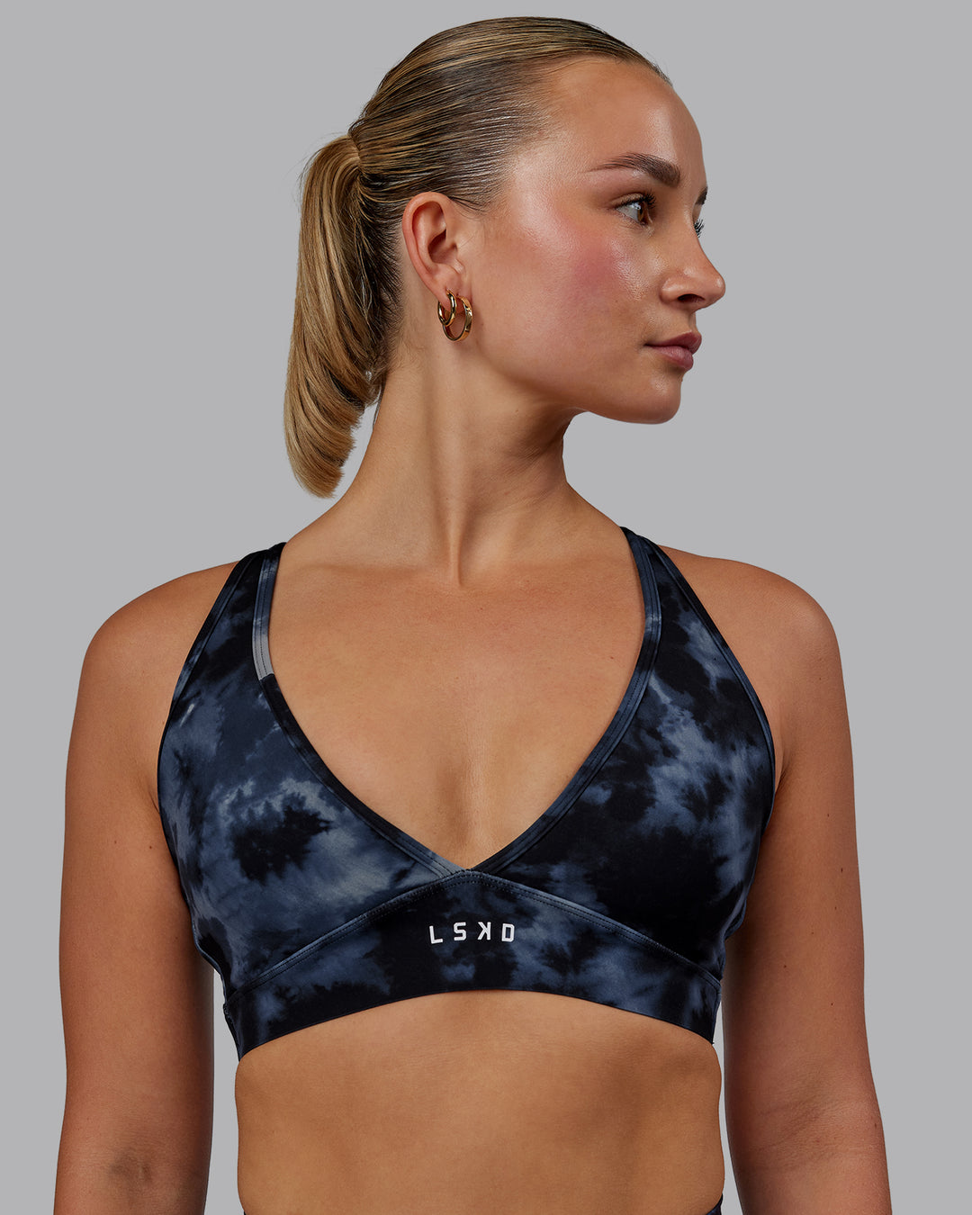 Woman wearing Form Sports Bra - Tie Dye-Midnight