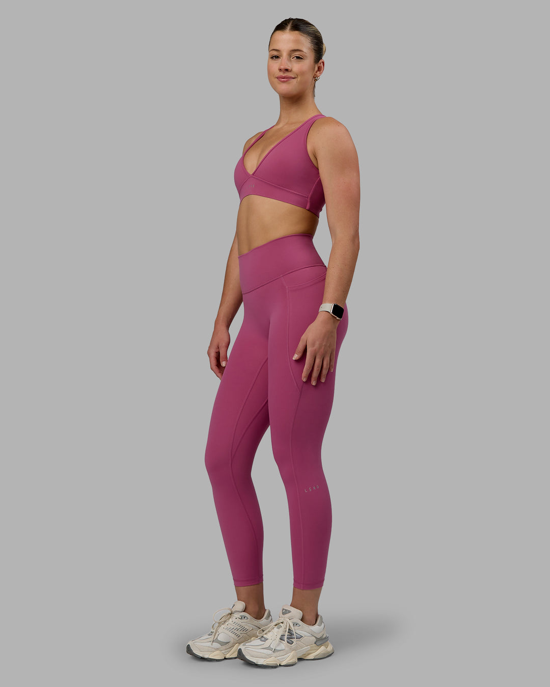 Woman wearing Fusion 7/8 Length Tights with Pockets - Mauve Haze