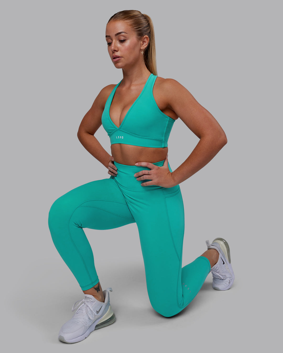 Woman wearing Fusion 7/8 Length Tights - Turquoise Tide