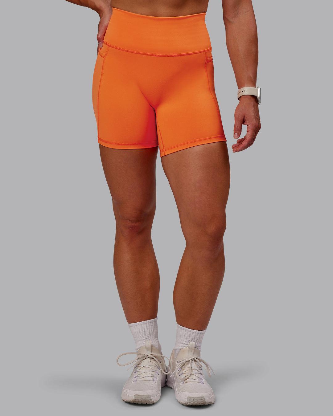 Woman wearing Fusion Mid Short Tights with Pockets - Mandarin