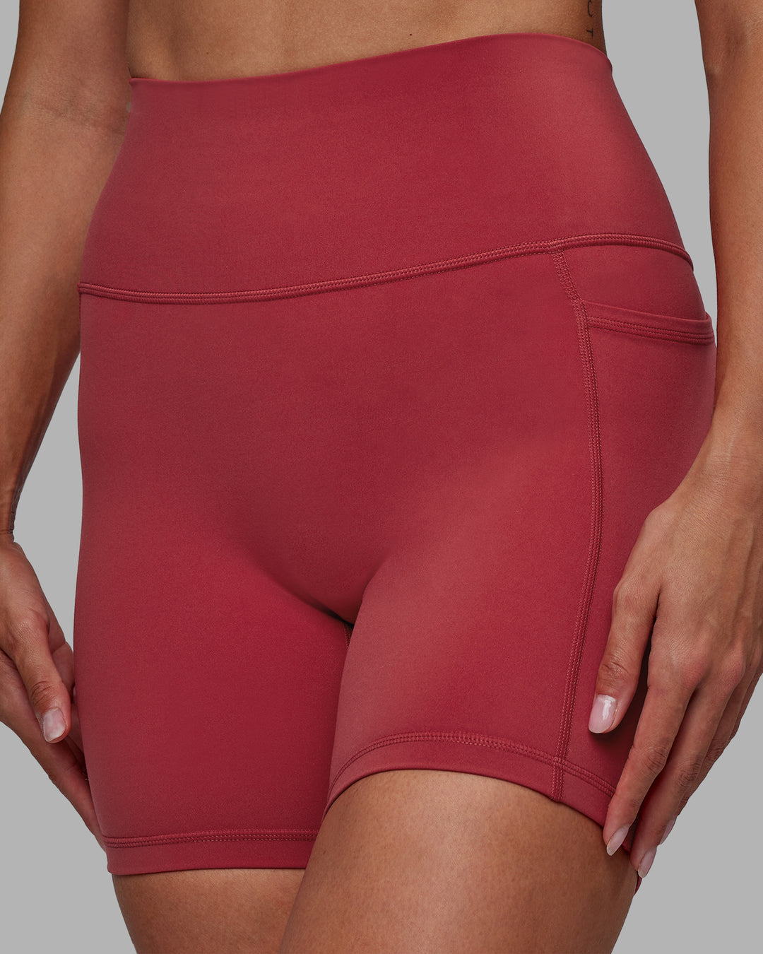 Woman wearing Fusion Mid Short Tights - Claret