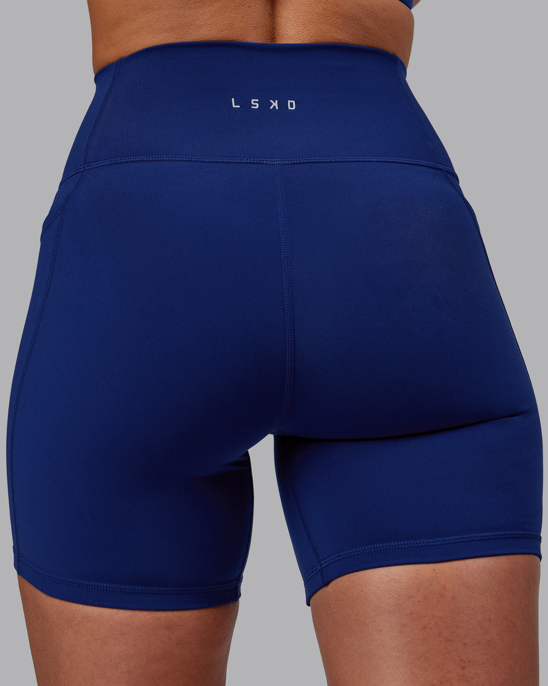 Woman wearing Fusion Mid Short Tights - Midnight Blue