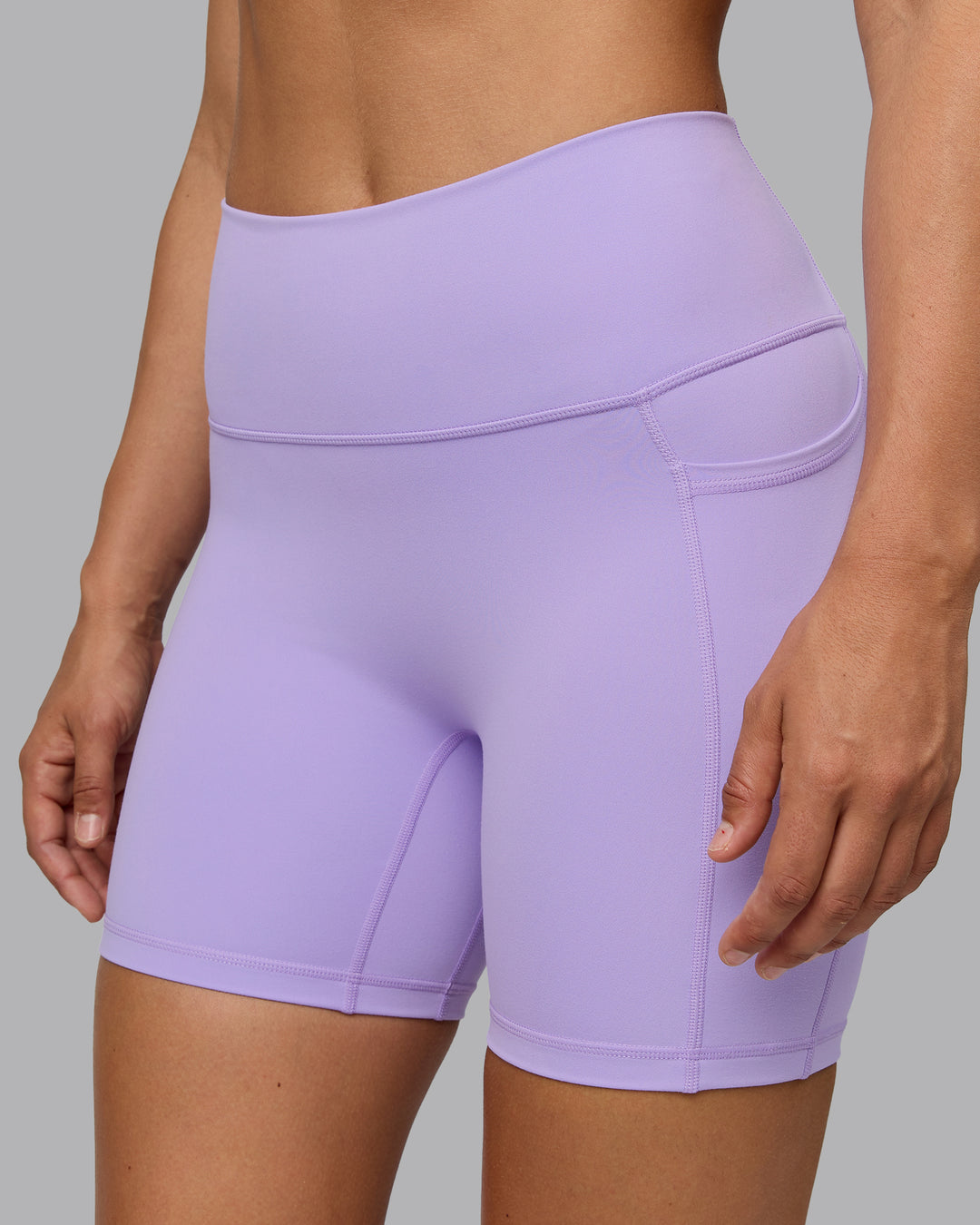 Woman wearing Fusion Mid Short Tights with Pockets - Pale Lilac