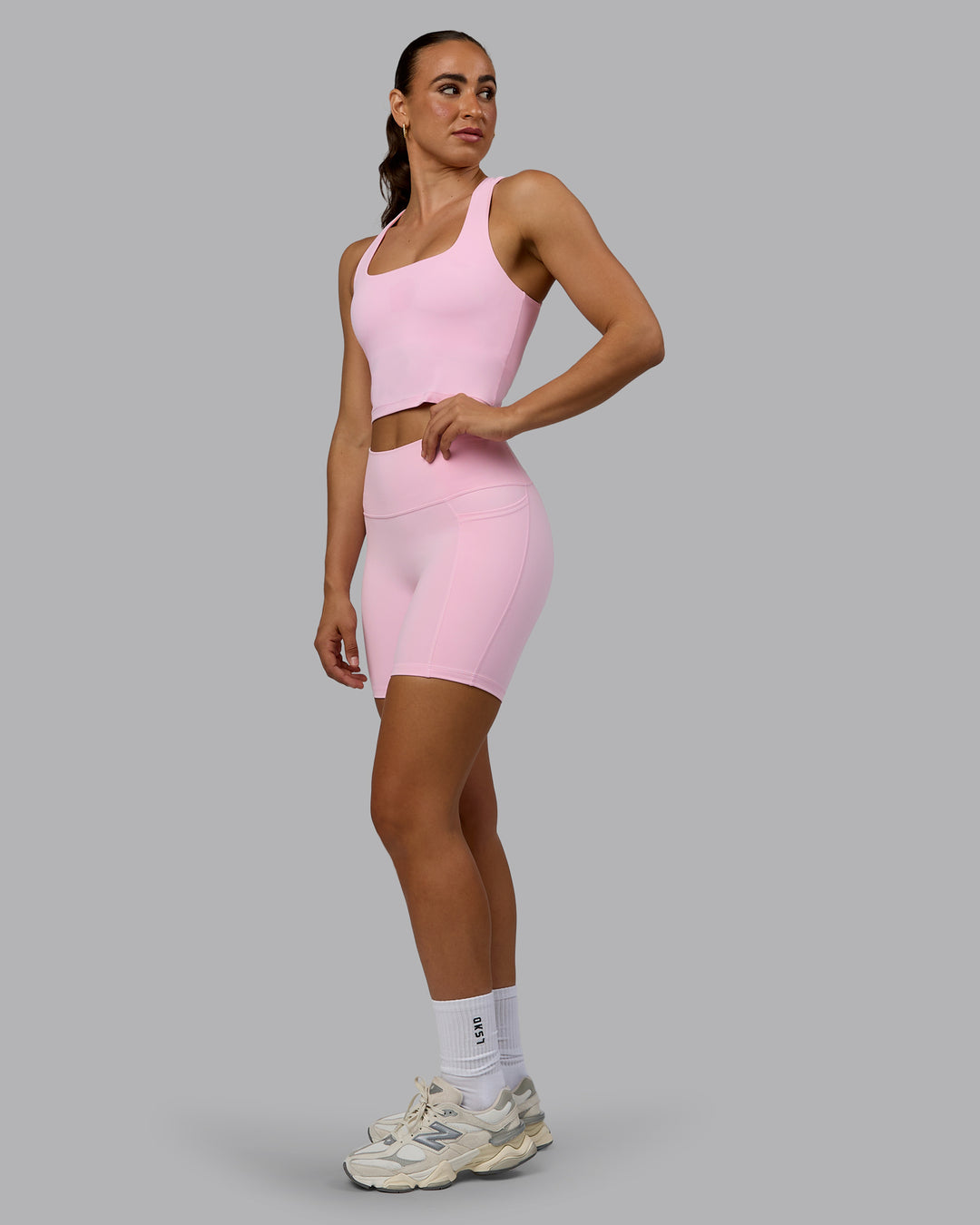 Woman wearing Fusion Mid Short Tights with Pockets - Pale Pink