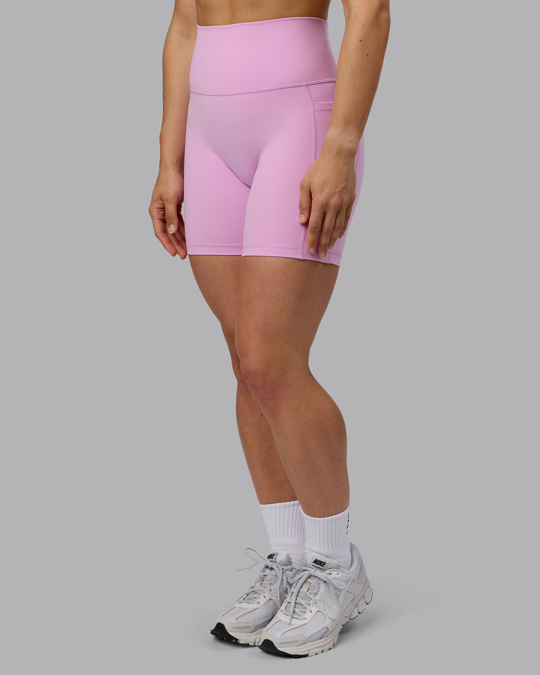 Woman wearing Fusion Mid Short Tights - Pastel Orchid