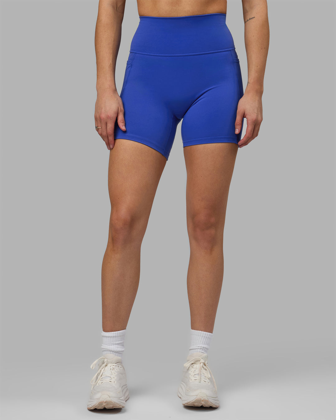 Woman wearing Fusion Mid Short Tights - Power Cobalt