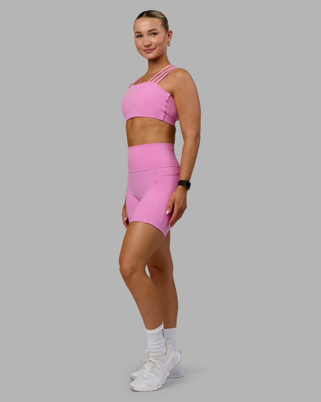 Woman wearing Fusion Mid Short Tights - Spark Pink