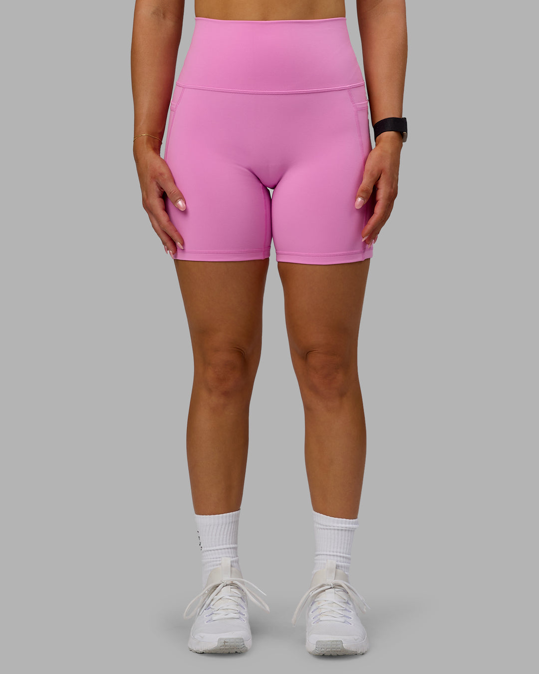 Woman wearing Fusion Mid Short Tights - Spark Pink