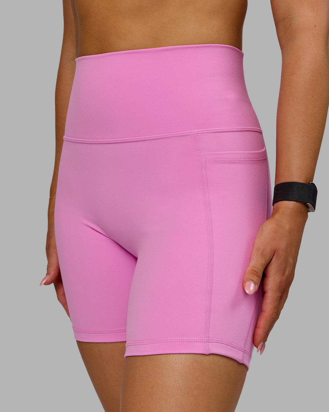 Woman wearing Fusion Mid Short Tights - Spark Pink