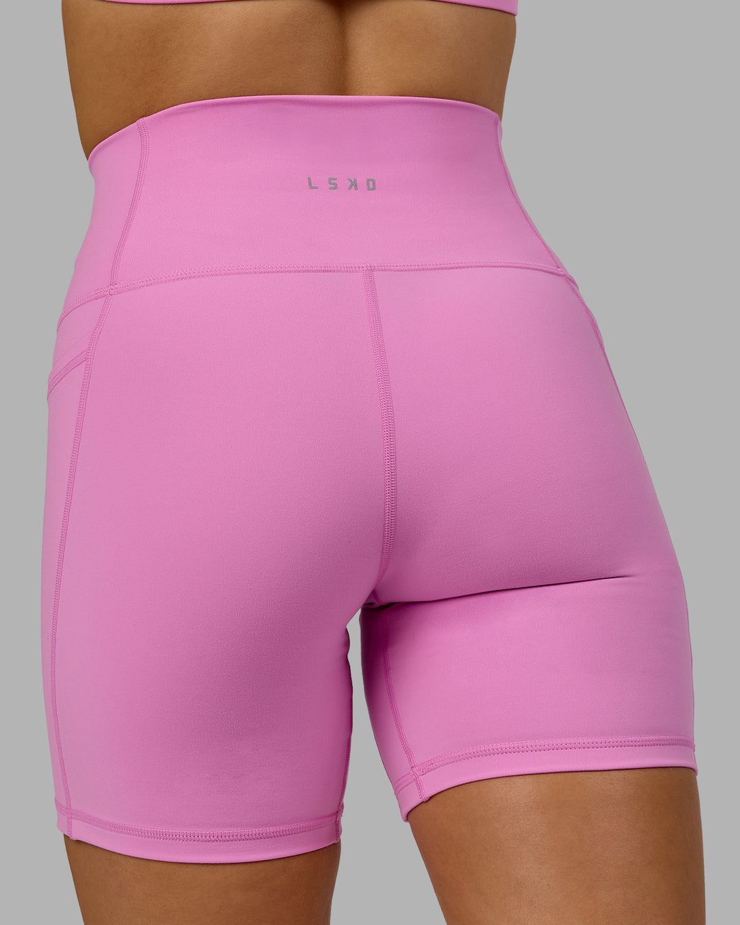 Woman wearing Fusion Mid Short Tights - Spark Pink