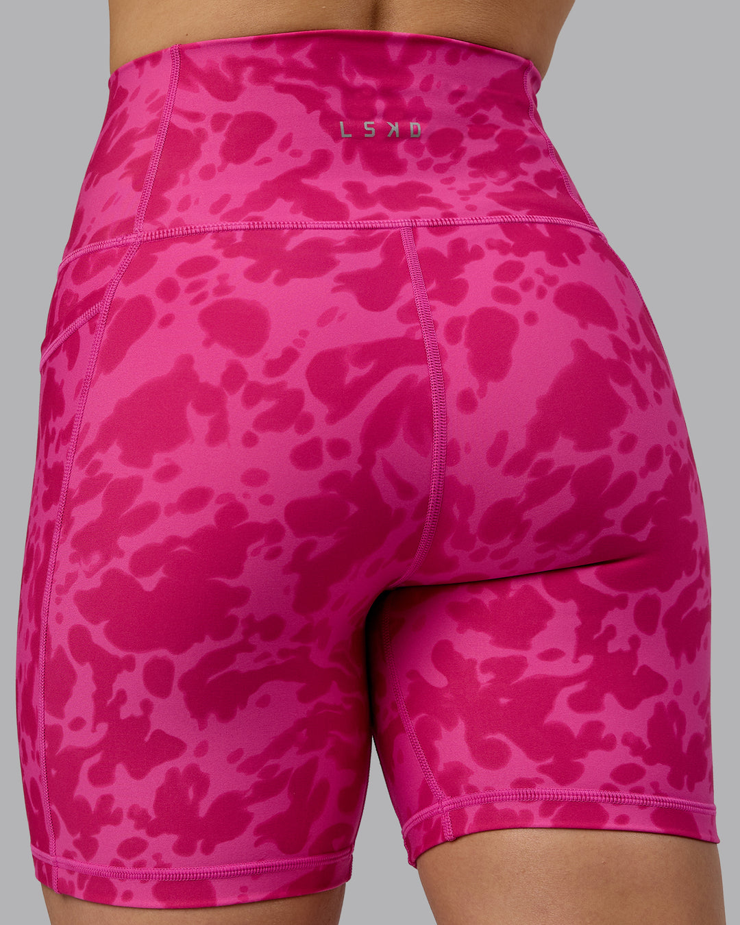 Woman wearing Fusion Mid Short Tights - Strawberry-Lava Lamp