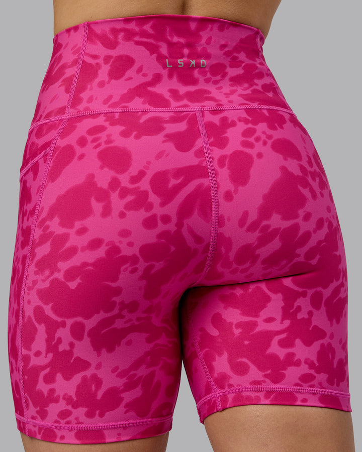 Woman wearing Fusion Mid Short Tights - Strawberry-Lava Lamp
