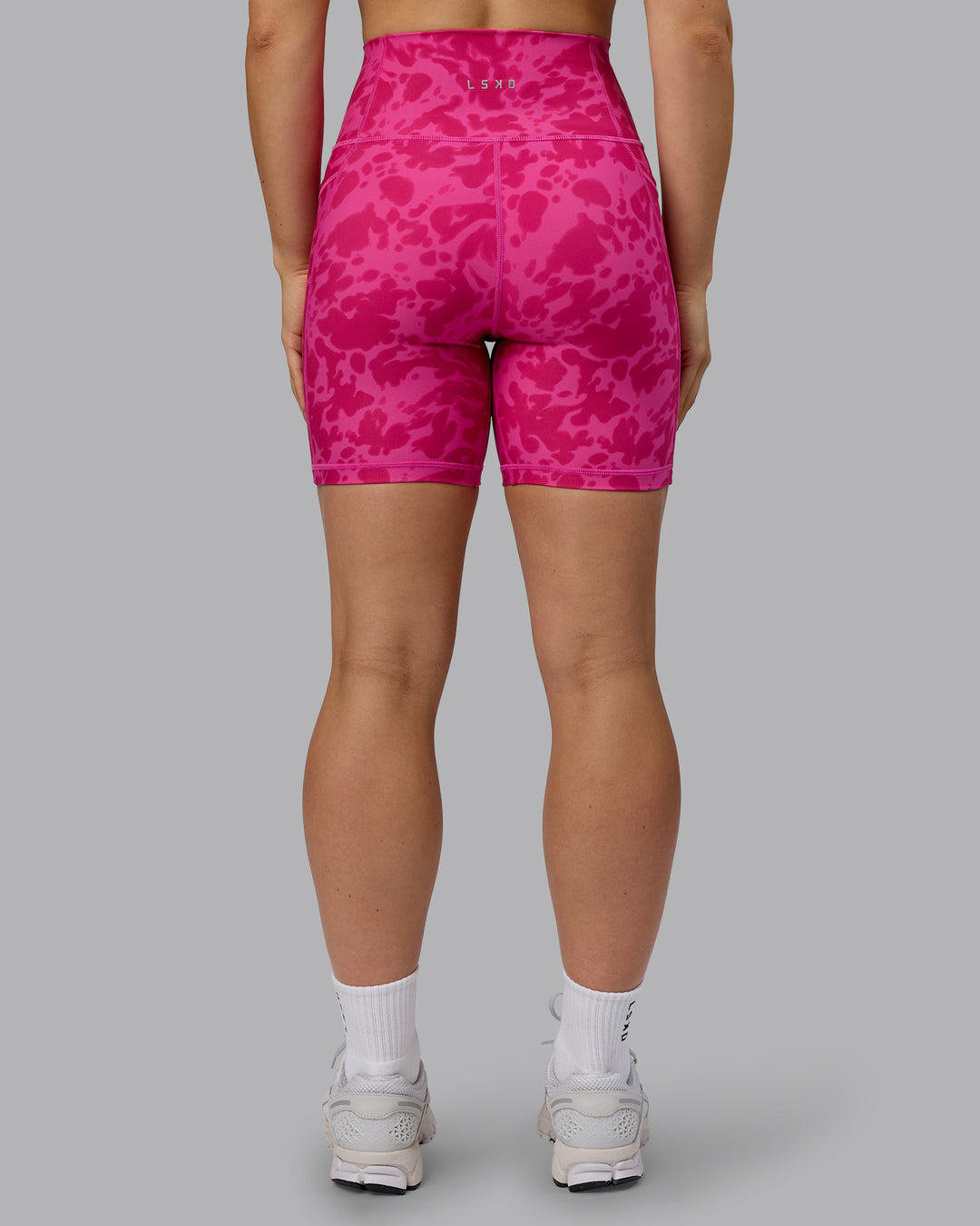 Woman wearing Fusion Mid Short Tights - Strawberry-Lava Lamp