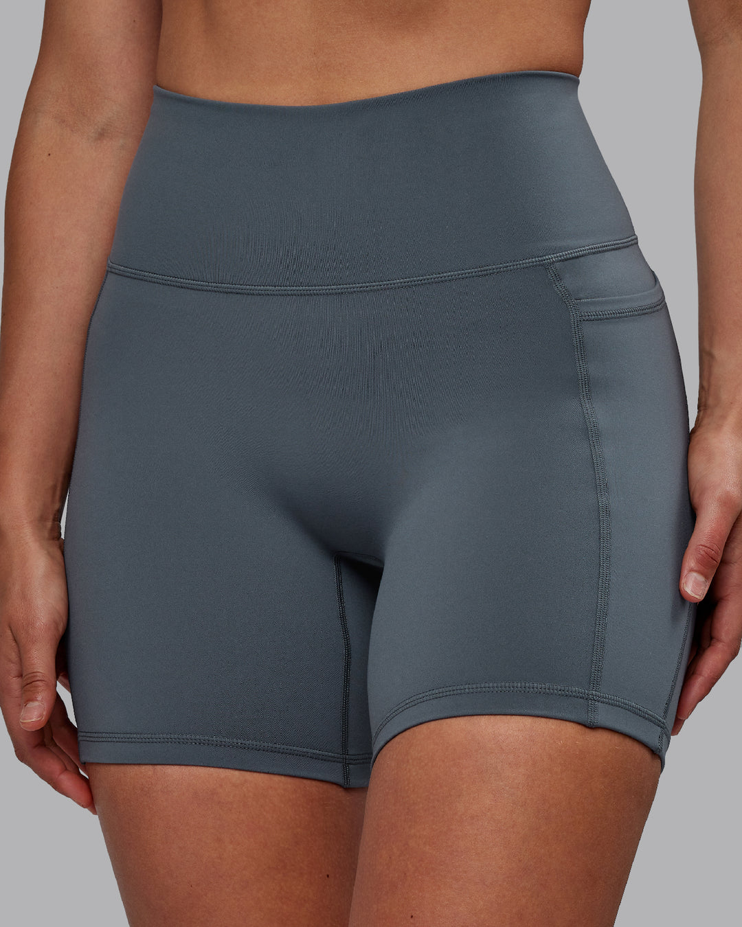 Woman wearing Fusion Mid Short Tights - Turbulence