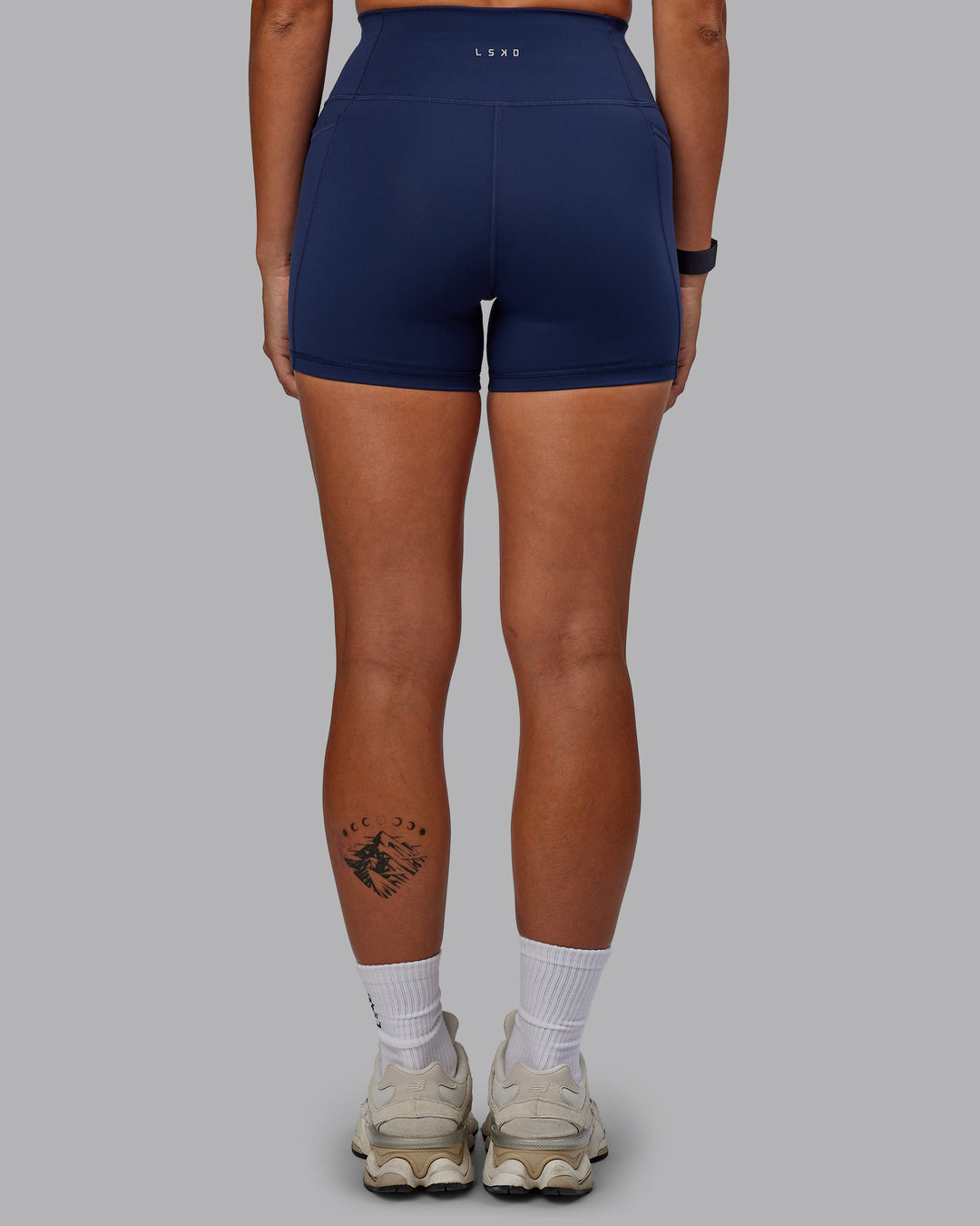 Woman wearing Fusion X-Short Tights with Pockets - Future Navy