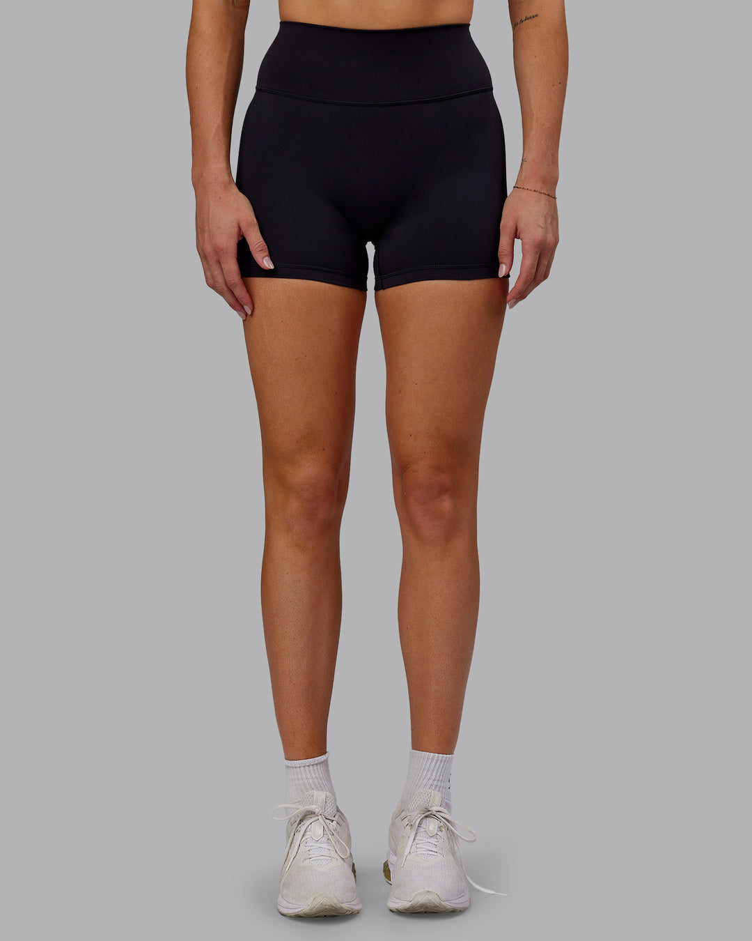 Woman wearing Fusion X-Short Tights - Black No Pockets