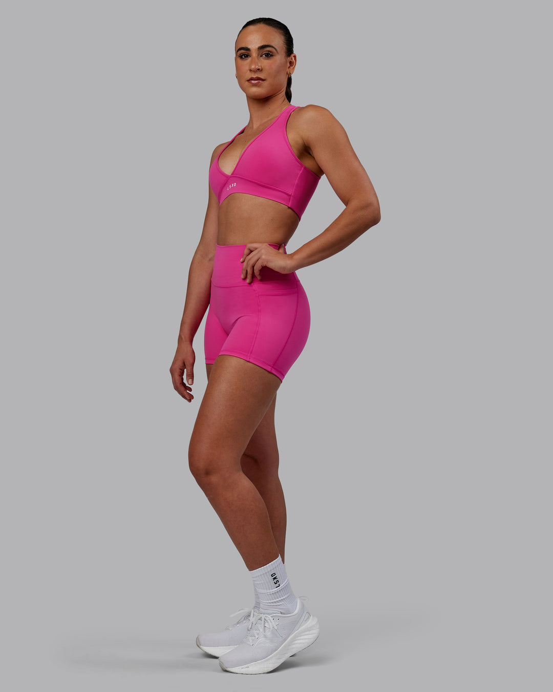 Woman wearing Fusion X-Short Tights - Fuchsia Pink