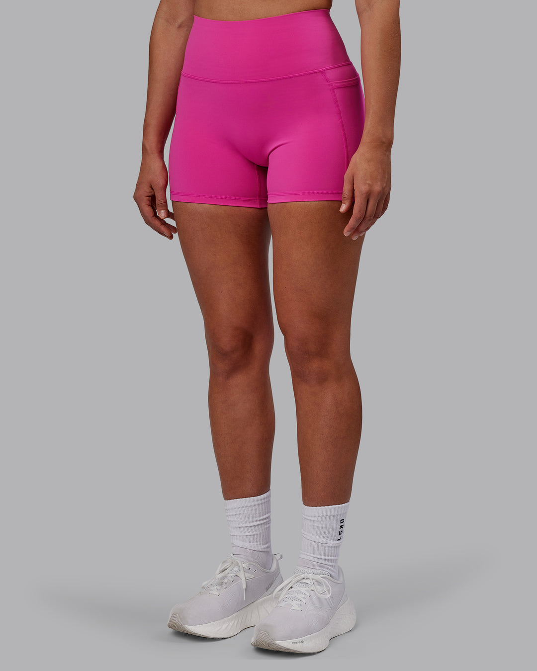 Woman wearing Fusion X-Short Tights - Fuchsia Pink