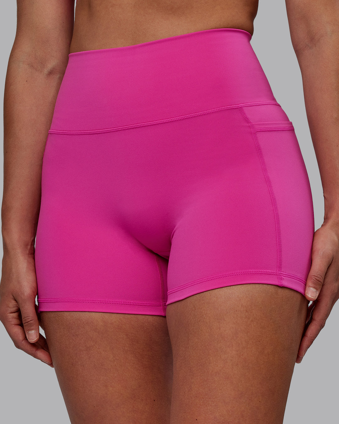 Woman wearing Fusion X-Short Tights - Fuchsia Pink