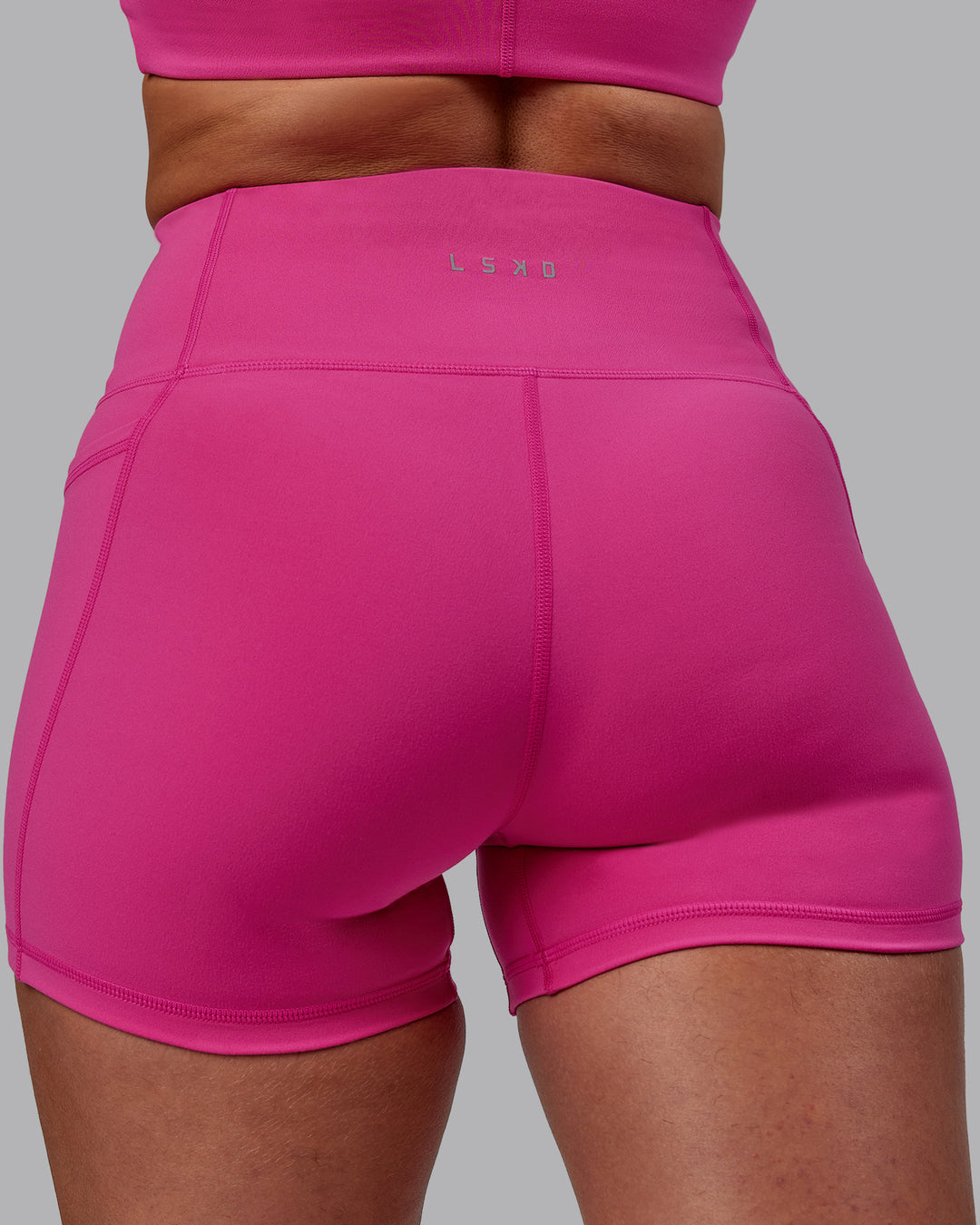 Woman wearing Fusion X-Short Tights - Fuchsia Pink