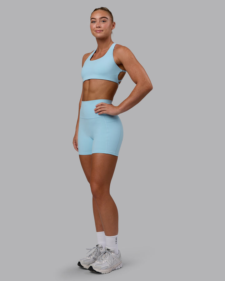 Woman wearing Fusion X-Short Tights - Glacial Blue
