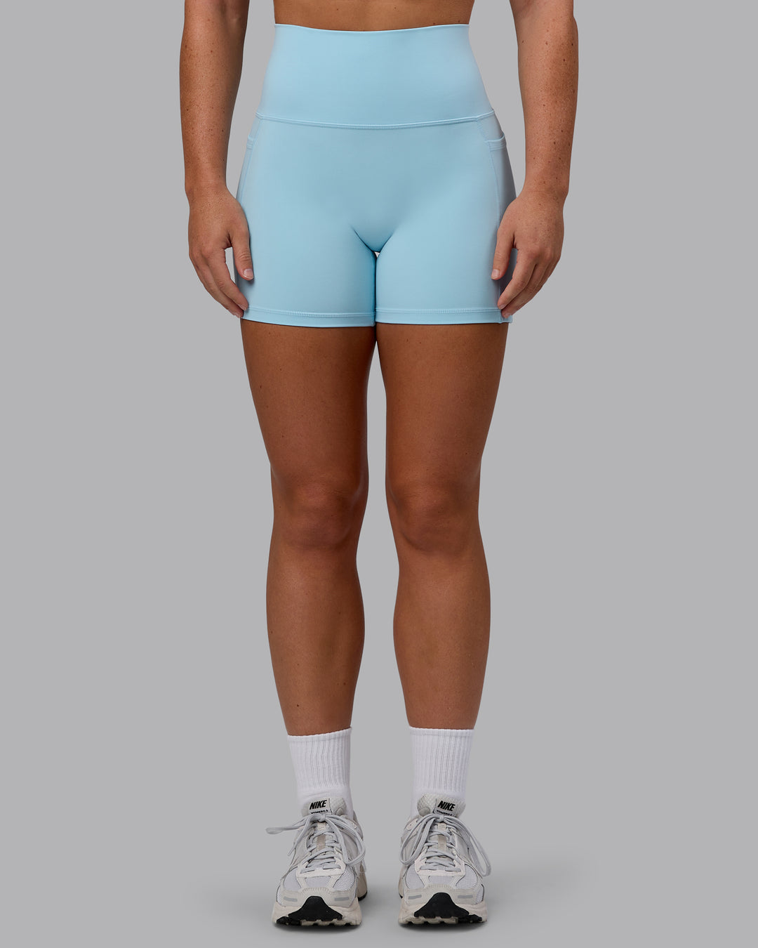 Woman wearing Fusion X-Short Tights - Glacial Blue