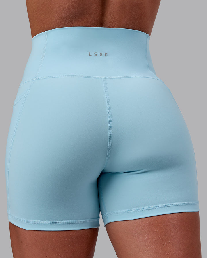 Woman wearing Fusion X-Short Tights - Glacial Blue
