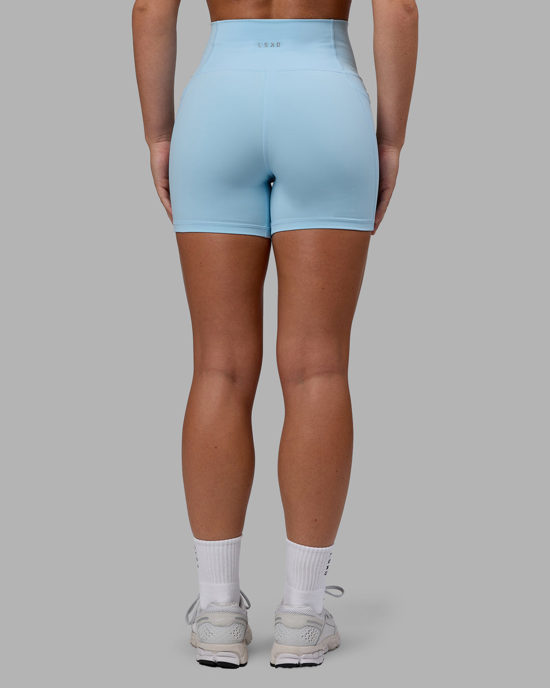 Woman wearing Fusion X-Short Tights - Glacial Blue