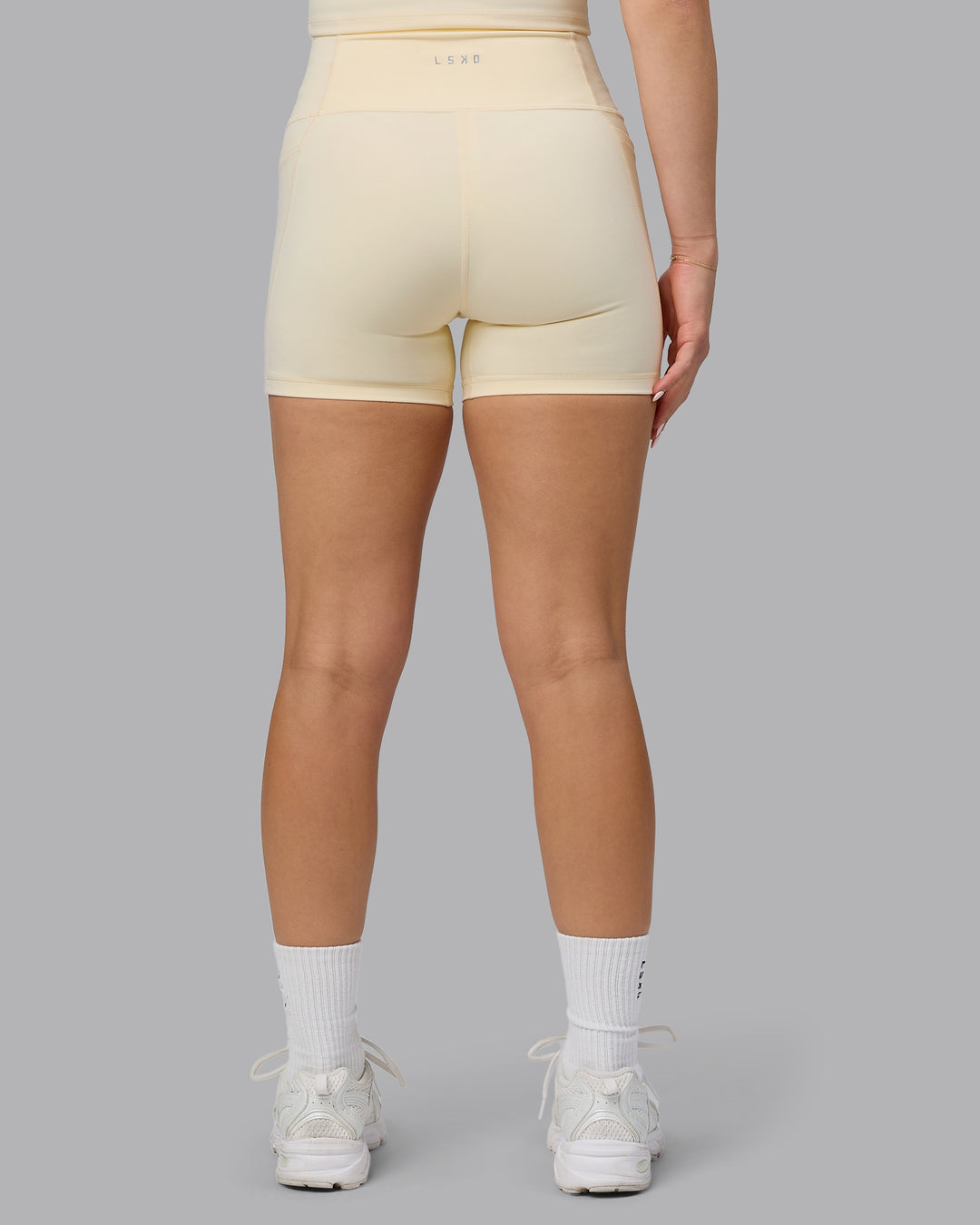 Woman wearing Fusion X-Short Tights with Pockets - Ivory