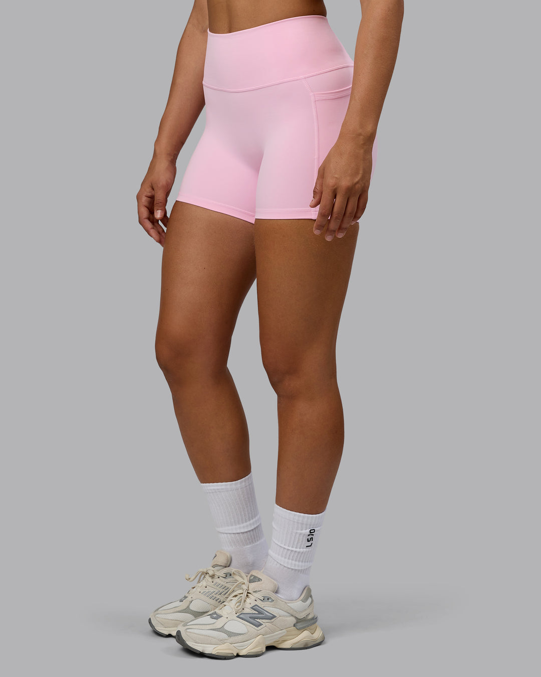 Woman wearing Fusion X-Short Tights with Pockets - Pale Pink