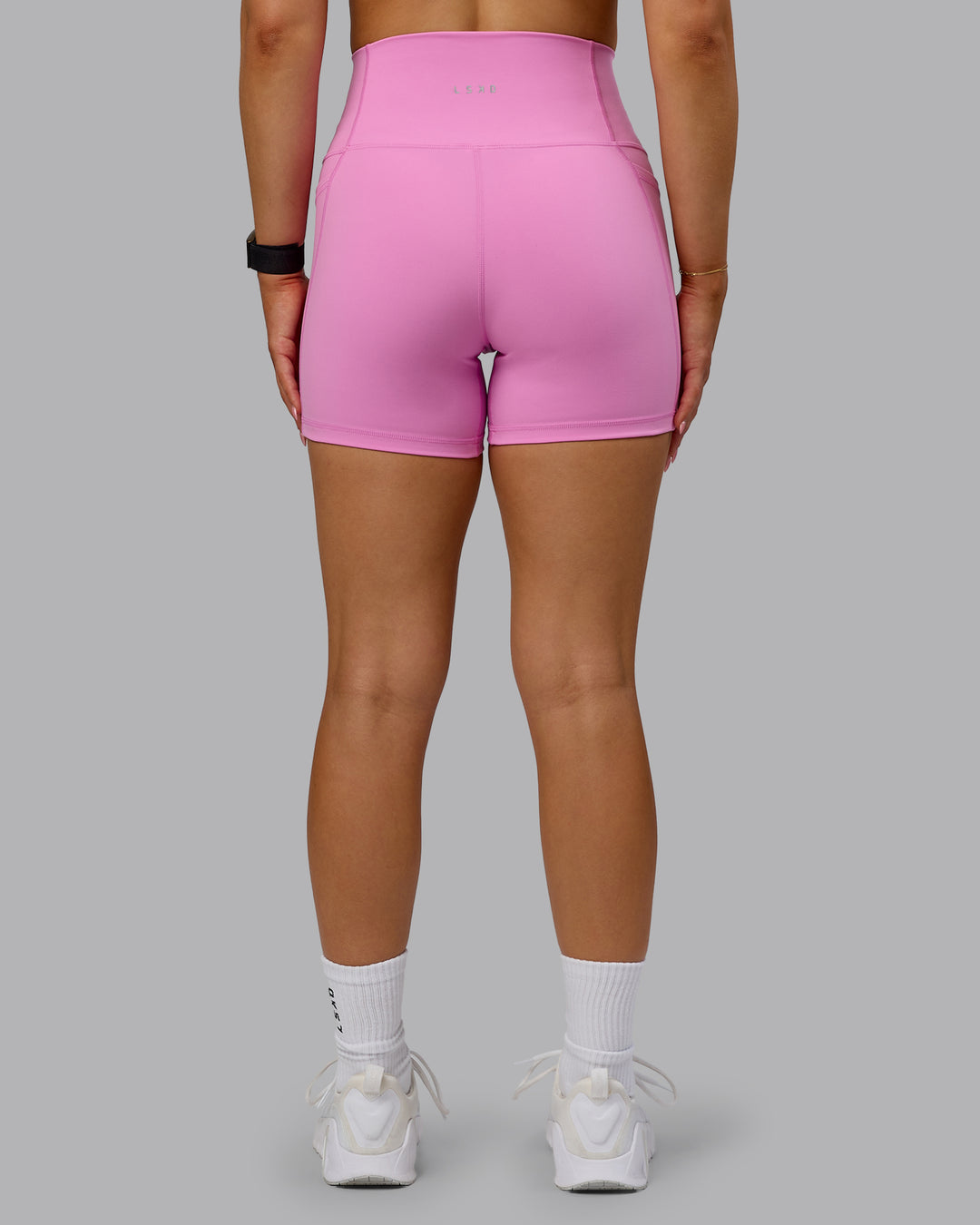 Woman wearing Fusion X-Short Tights - Spark Pink