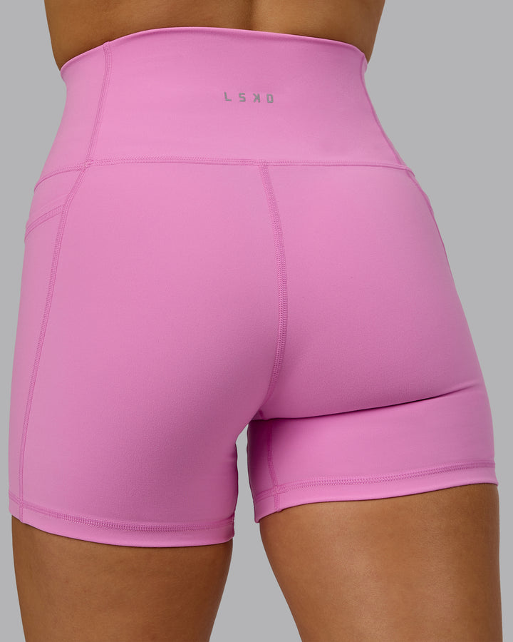 Woman wearing Fusion X-Short Tights - Spark Pink
