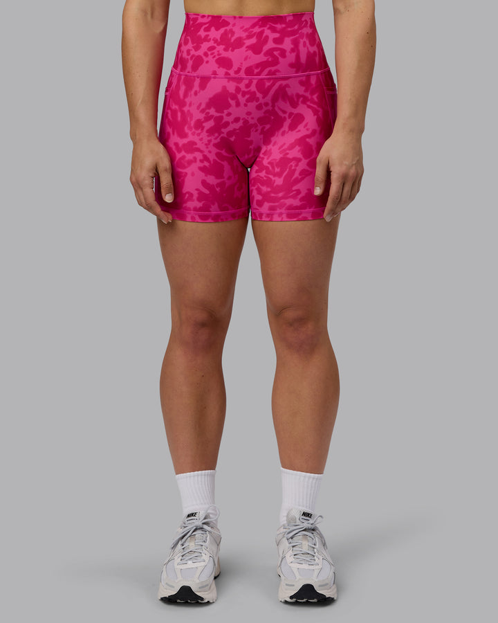 Woman wearing Fusion X-Short Tights - Strawberry-Lava Lamp
