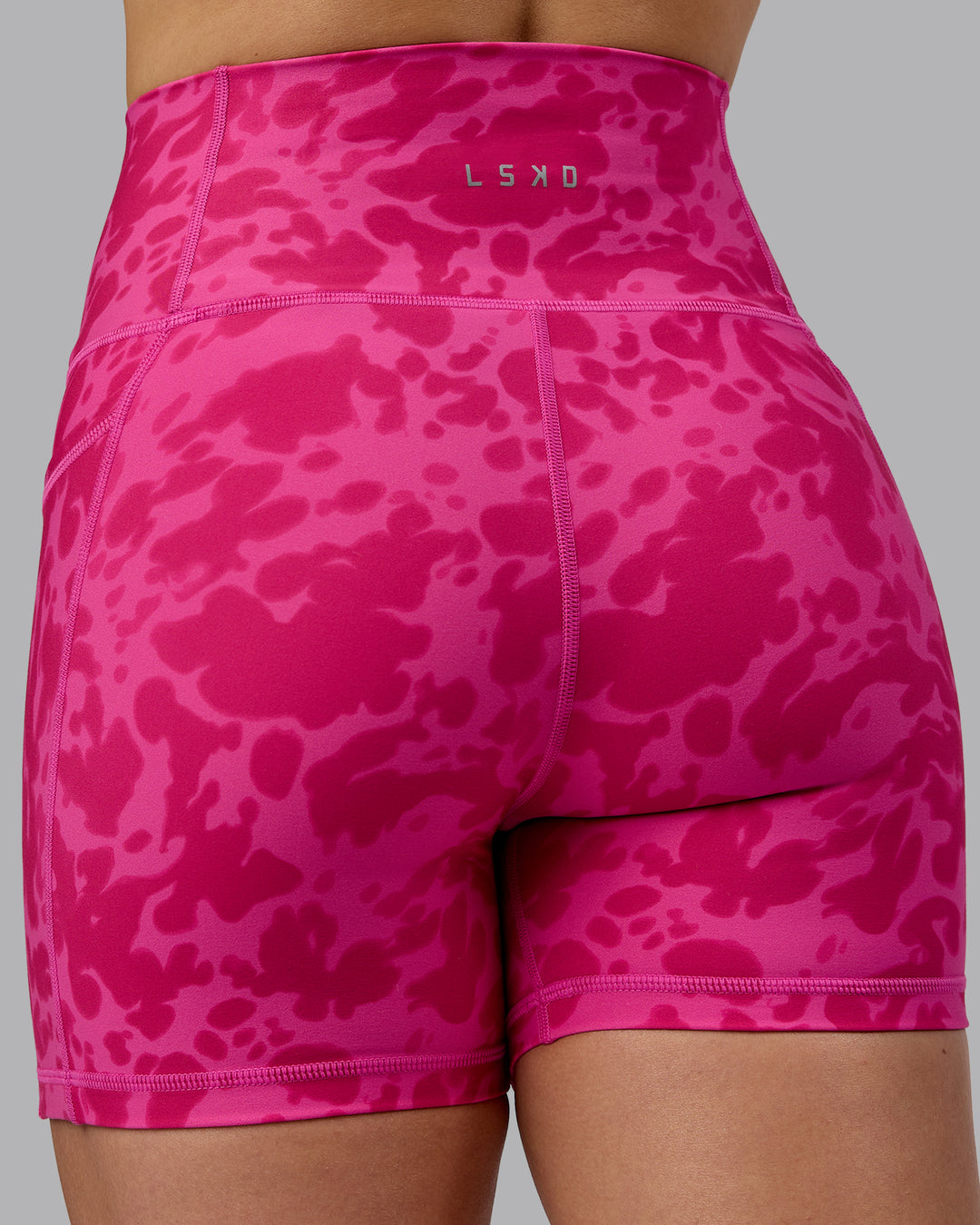 Woman wearing Fusion X-Short Tights - Strawberry-Lava Lamp