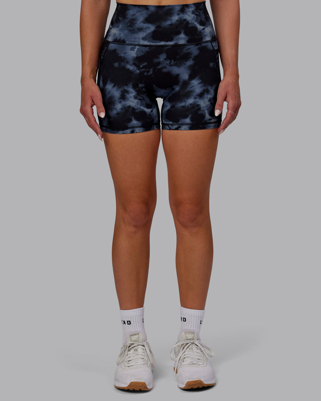 Woman wearing Fusion X-Short Tights - Tie Dye-Midnight