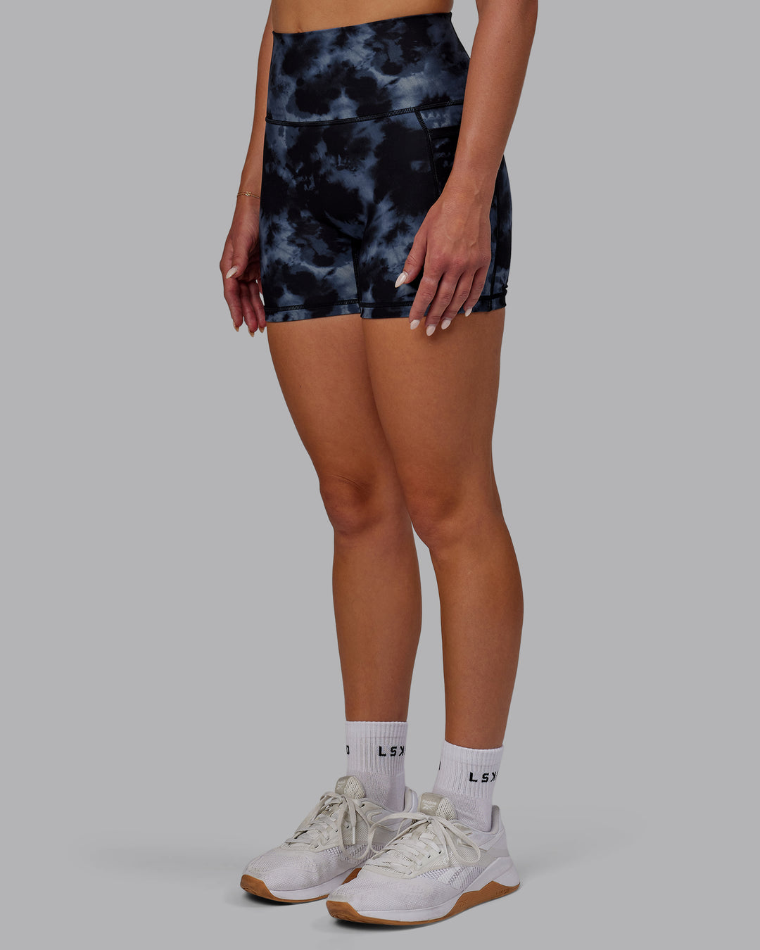 Woman wearing Fusion X-Short Tights - Tie Dye-Midnight