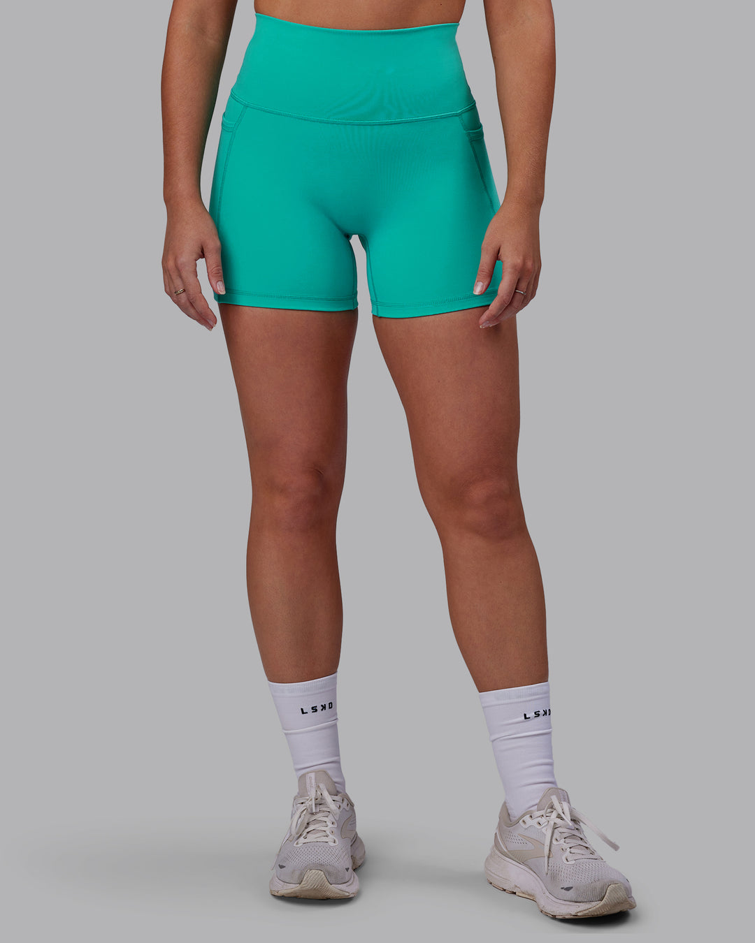 Woman wearing Fusion X-Short Tights - Turquoise Tide