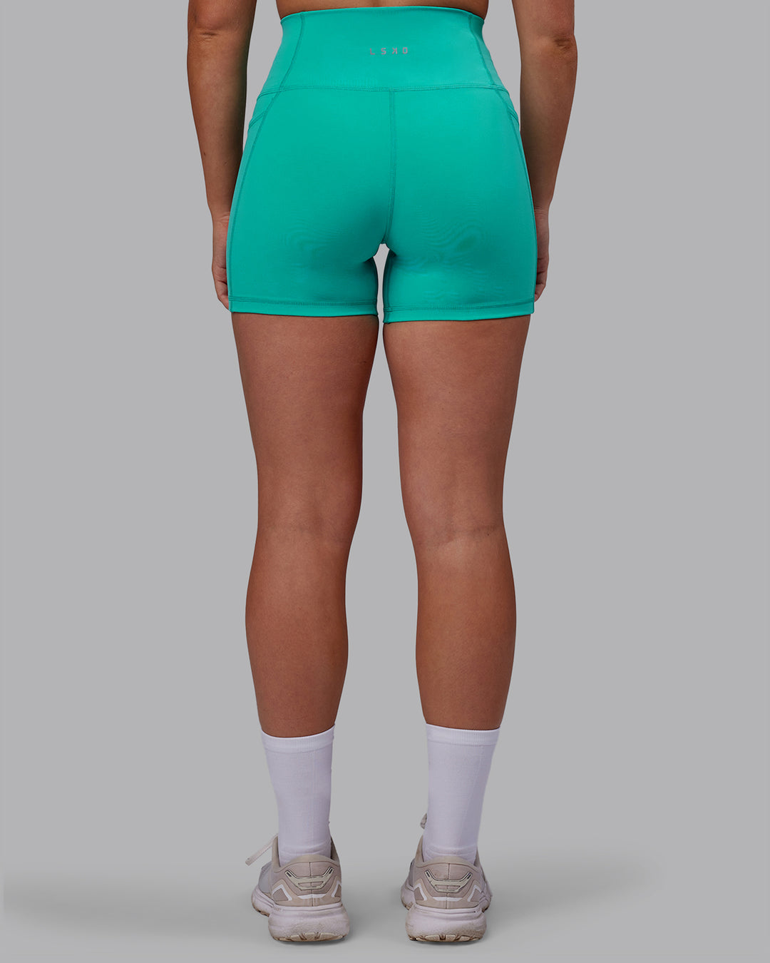 Woman wearing Fusion X-Short Tights - Turquoise Tide