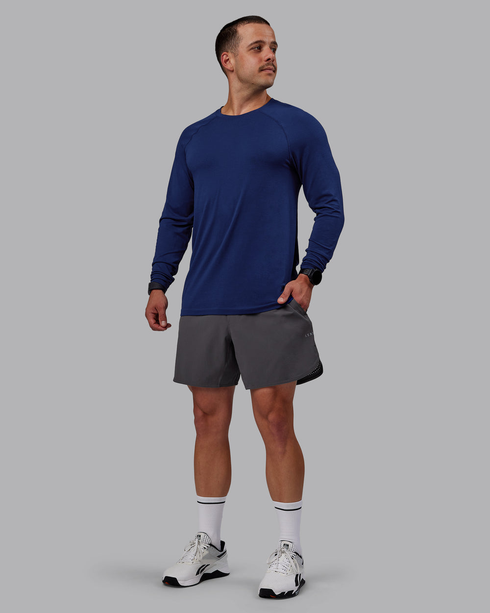 Man wearing Lift 6" Performance Shorts - Dark Storm