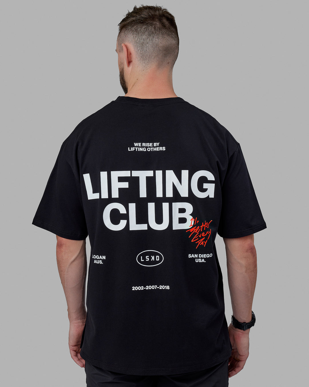 Man wearing Unisex Lifting Club FLXCotton Tee Oversize - Black-White-Red