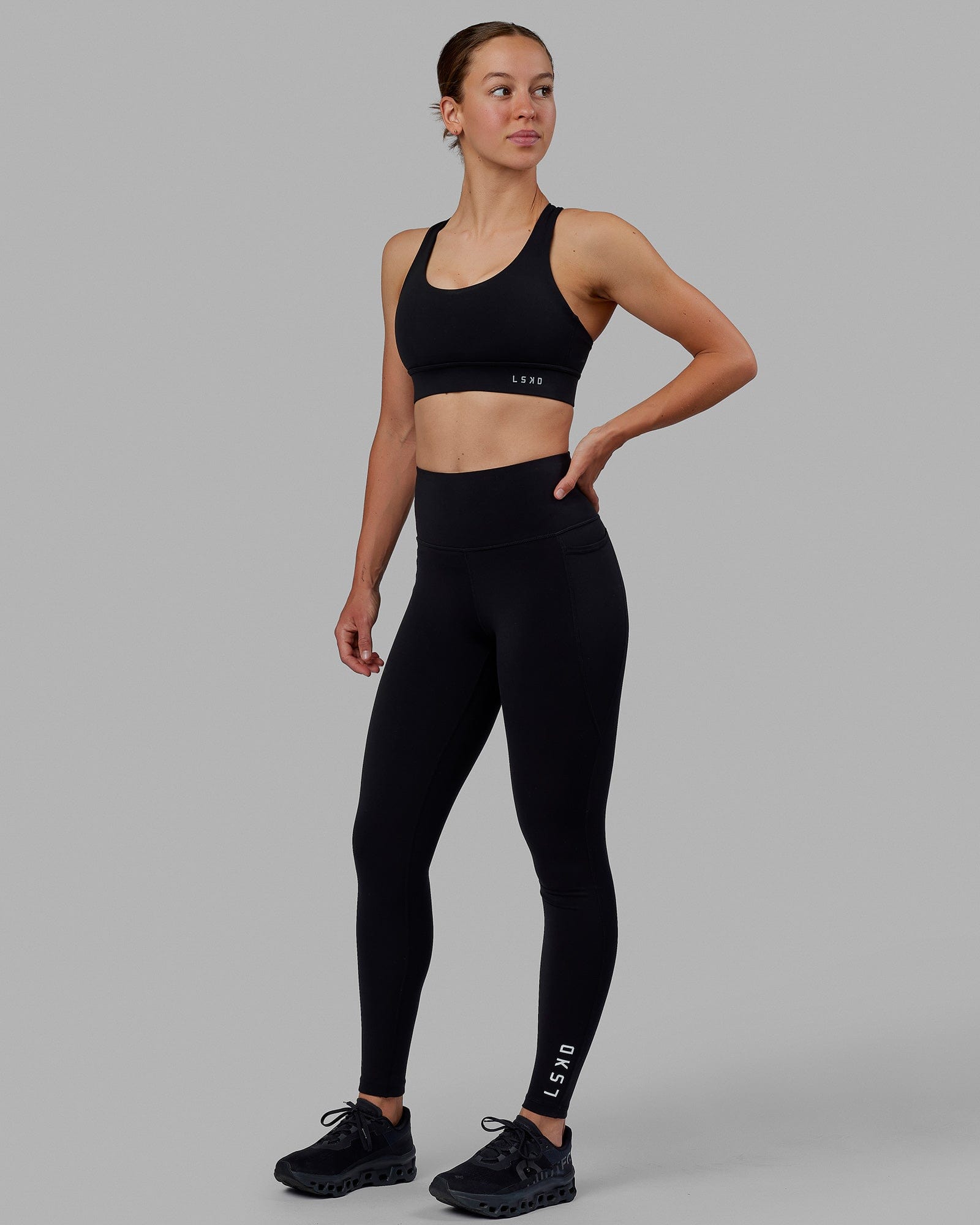 Black sports clearance bra and leggings