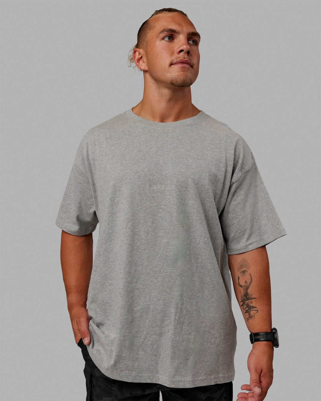 Man wearing MVP Heavyweight Tee Oversize - Lt Grey Marl