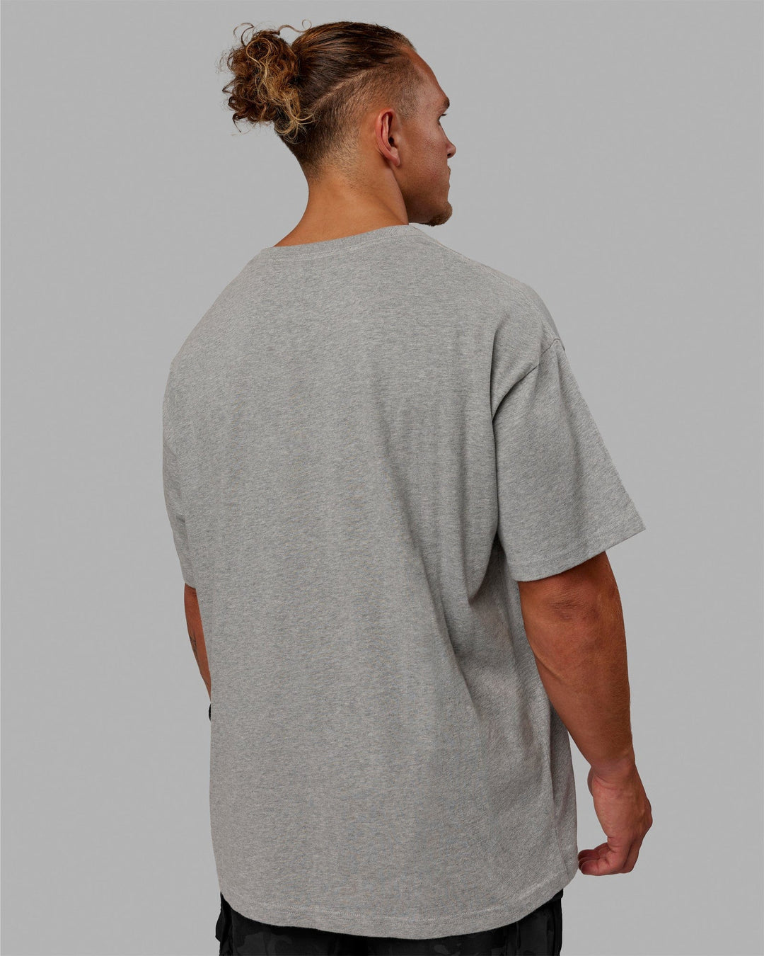 Man wearing MVP Heavyweight Tee Oversize - Lt Grey Marl