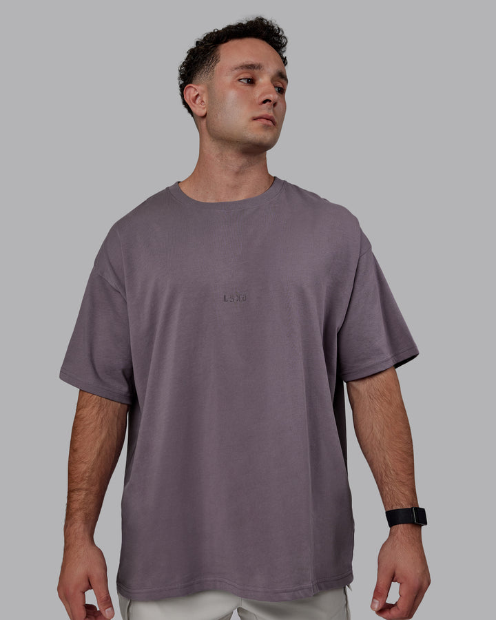 Man wearing MVP Heavyweight Tee Oversize - Purple Sage
